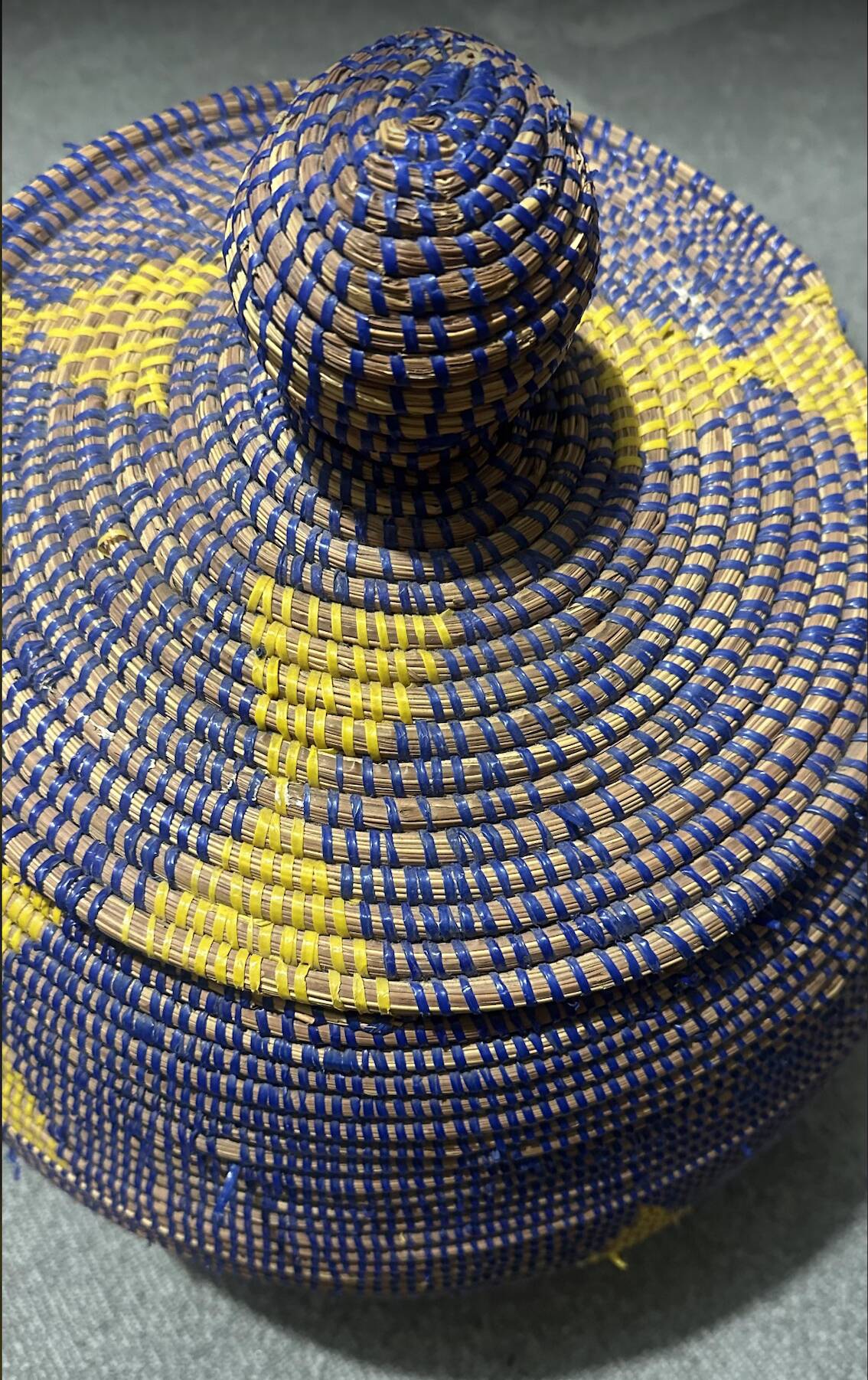 Panier de rangement artisanal tressé