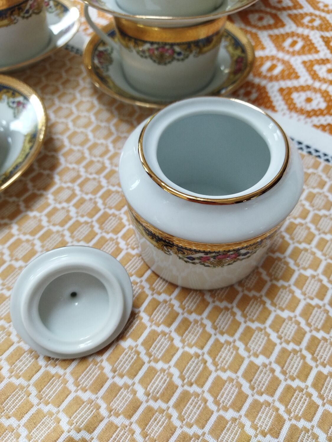 Tasses et sucrier porcelaine Limoges