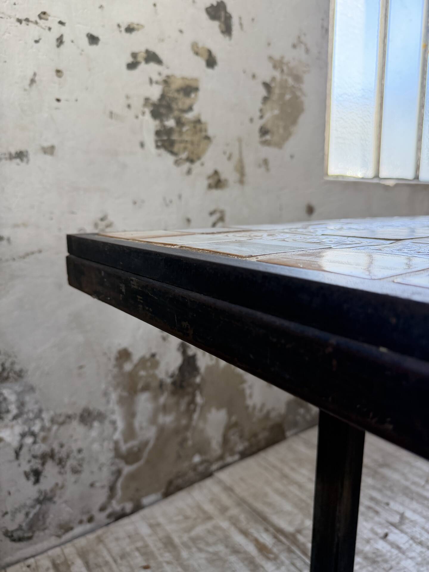 Dining table tiled 1950 dlg Capron