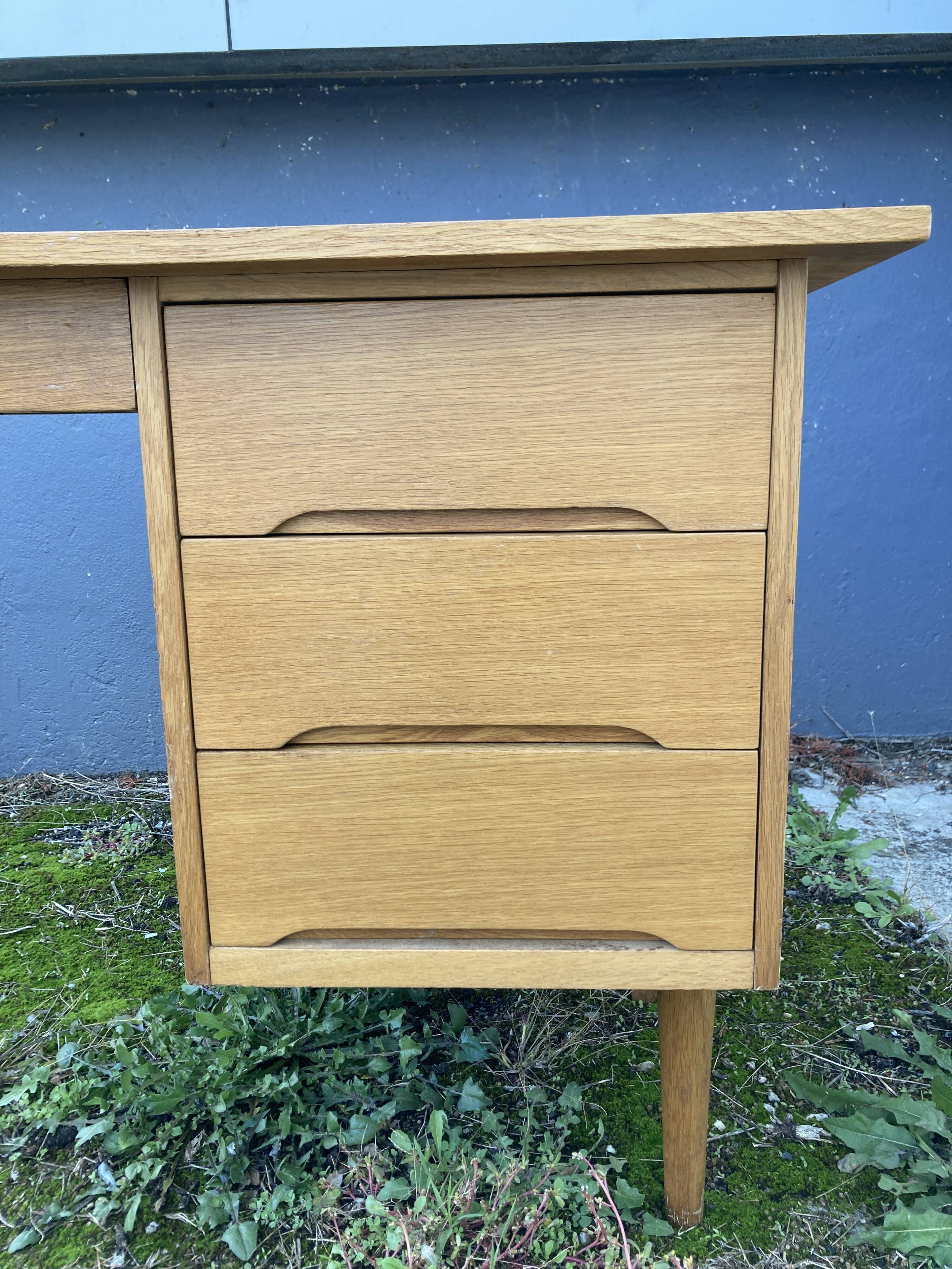 Scandinavian desk with drawer box