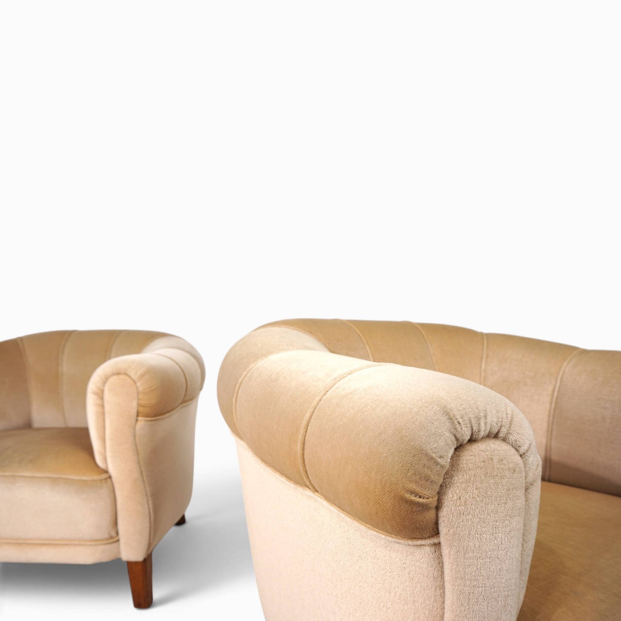 Pair of Art Deco club armchairs in champagne mohair, 1930.
