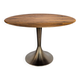 Table tulipe en noyer massif et piètement acier