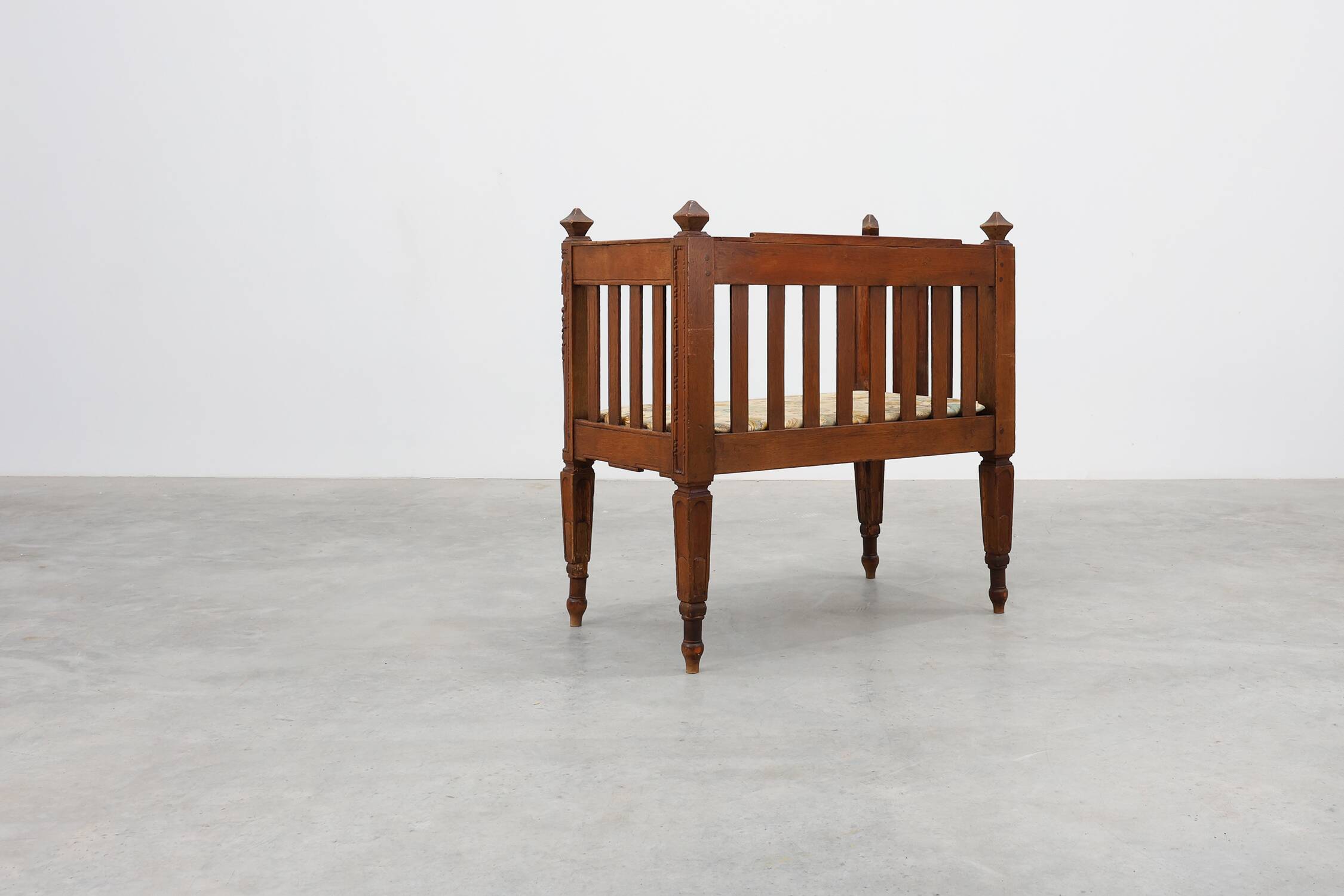 Large Arts & Crafts oak side chair, Belgium ca. 1915