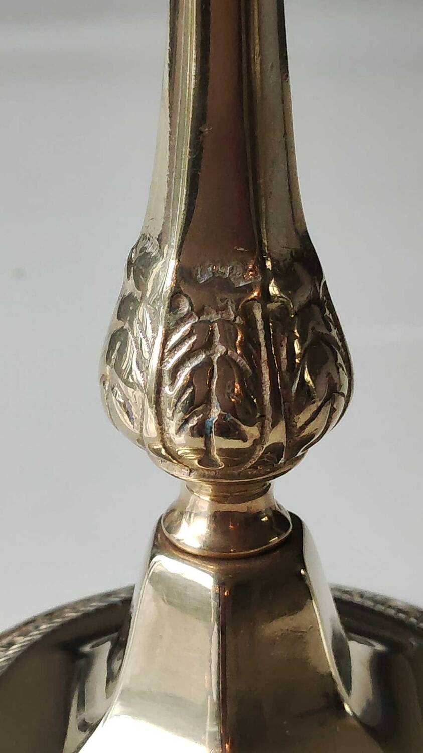 Pair of vintage candlesticks/candelabras. In golden patinated brass. 60s/70s. Art Nouveau style. Chiseled Floral/Deciduous patterns