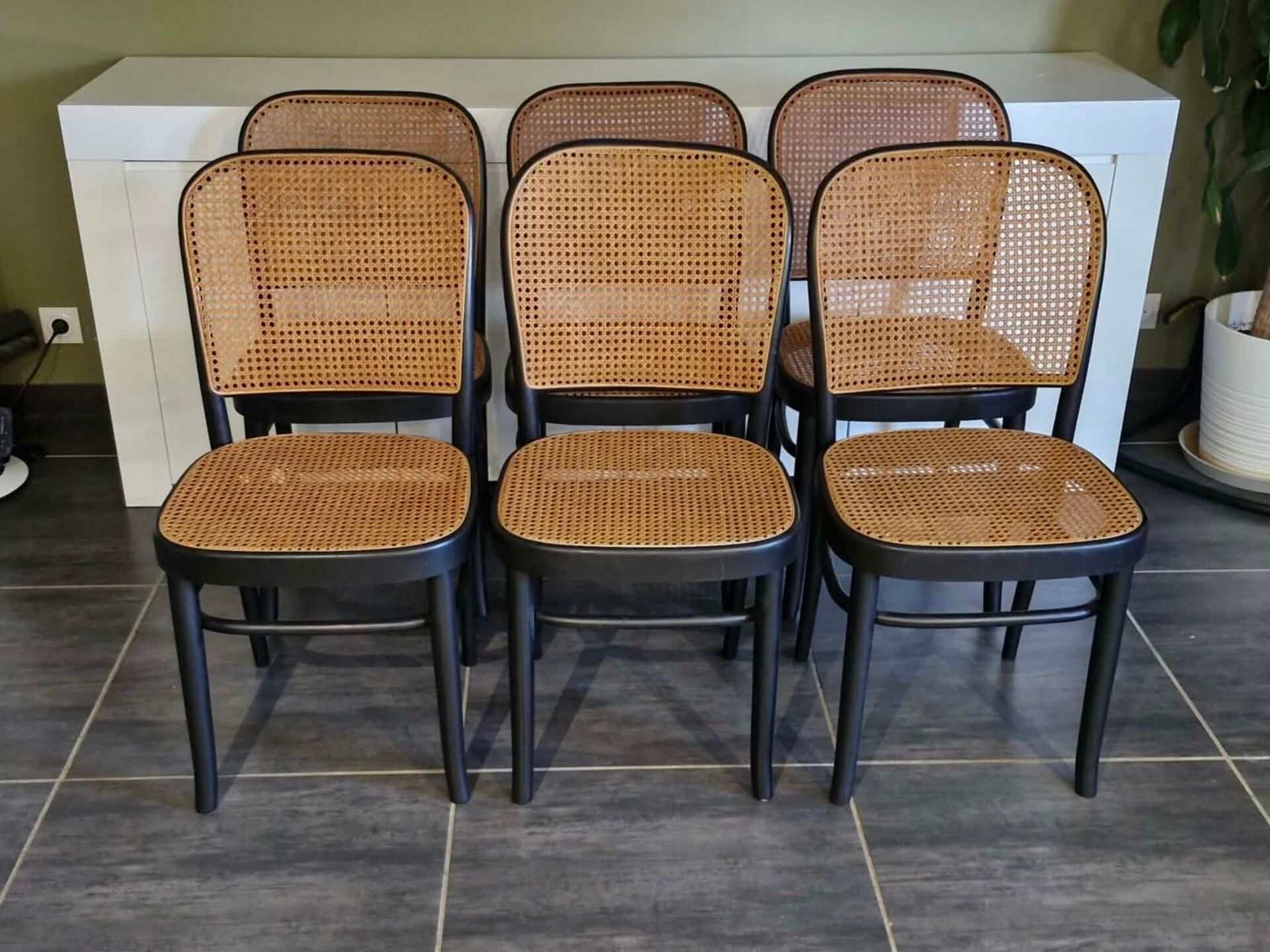 Lot de 6 chaises n°811 d’après Hoffmann, années 1990