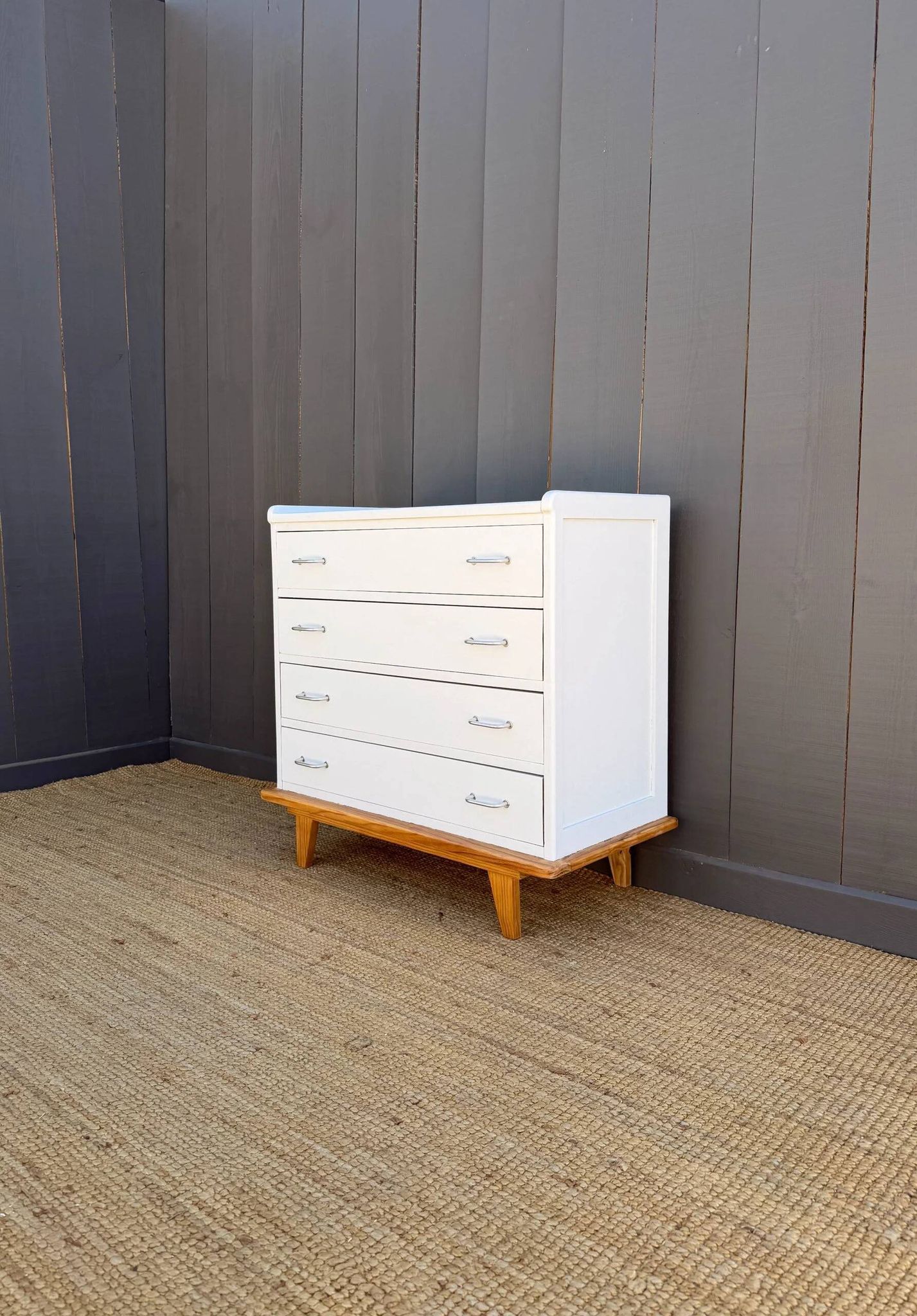 Compass leg chest of drawers