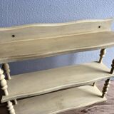 Skated wooden coil shelf