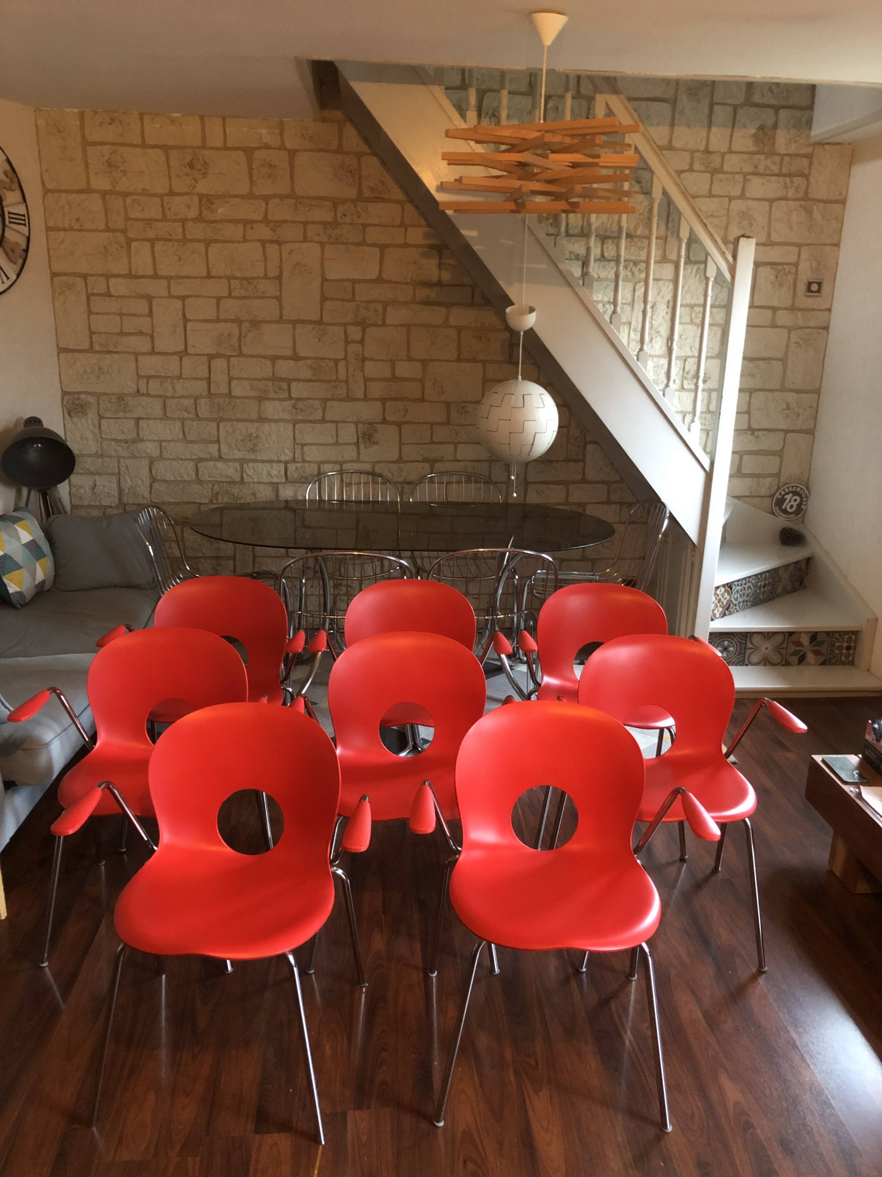 Lot de 8 chaises rouges vintage designer Raul Barbieri
