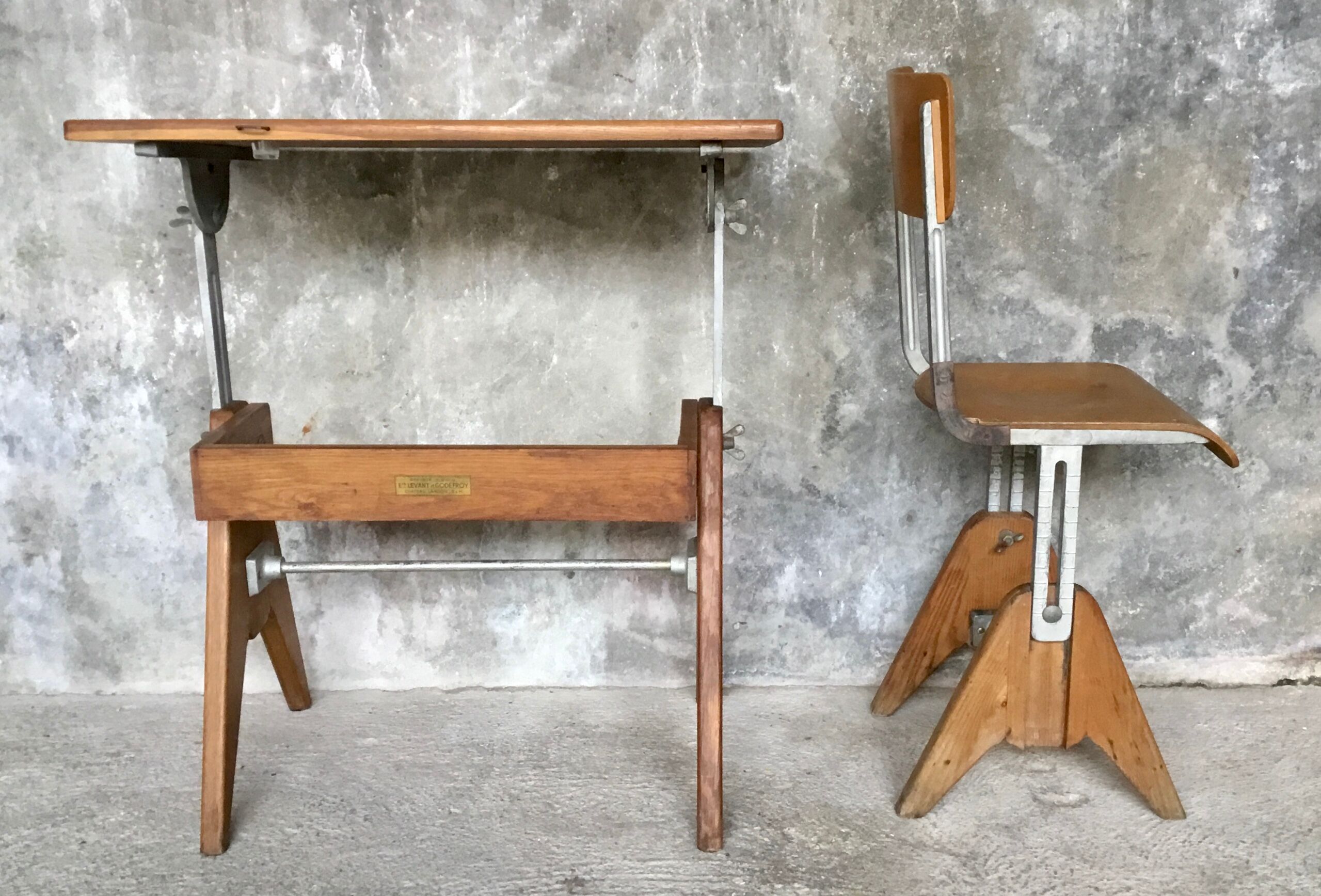 Adjustable Modernists desk and children's chair - Ets. Levant & Godefroy - design 1950
