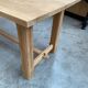 Table de ferme en chêne et ses 2 bancs