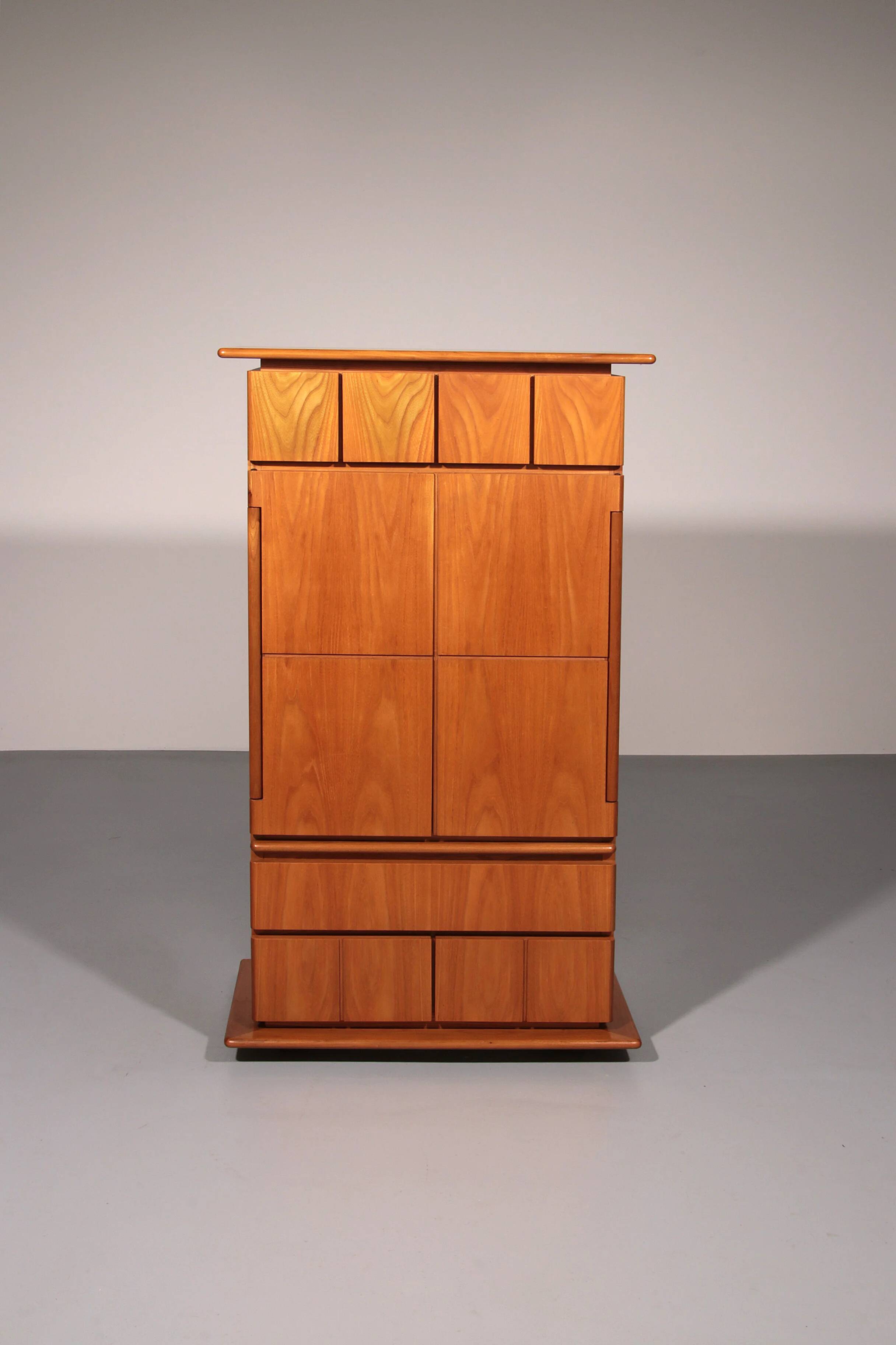 Iconic Italian design cabinet “Il Cerniera” by Silvana Arcelli Montanari for Tonelli (1970s)