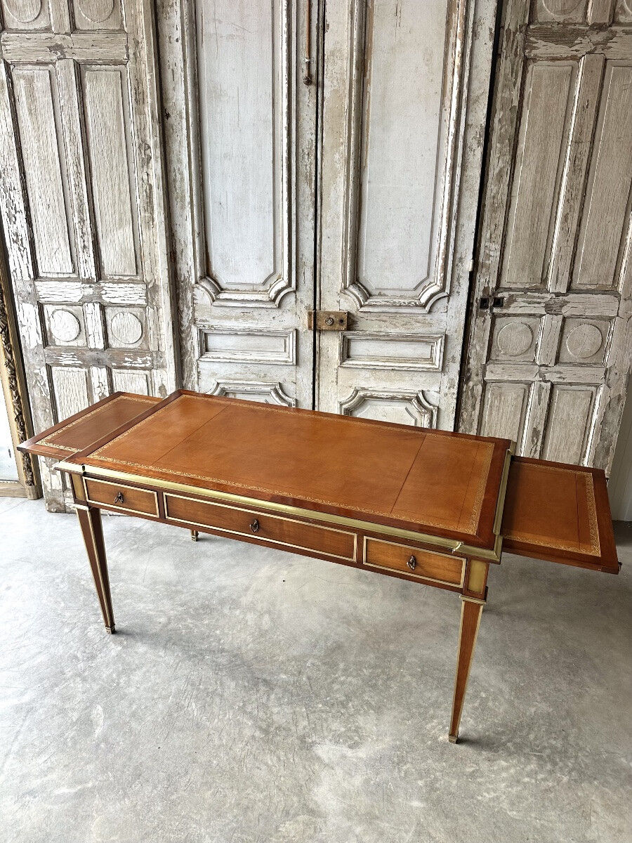 Flat desk in Directoire style