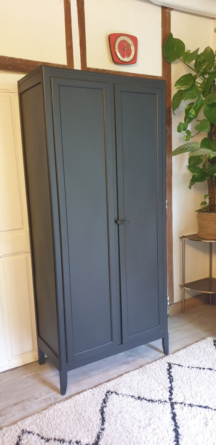 Parisian kitchen cabinet