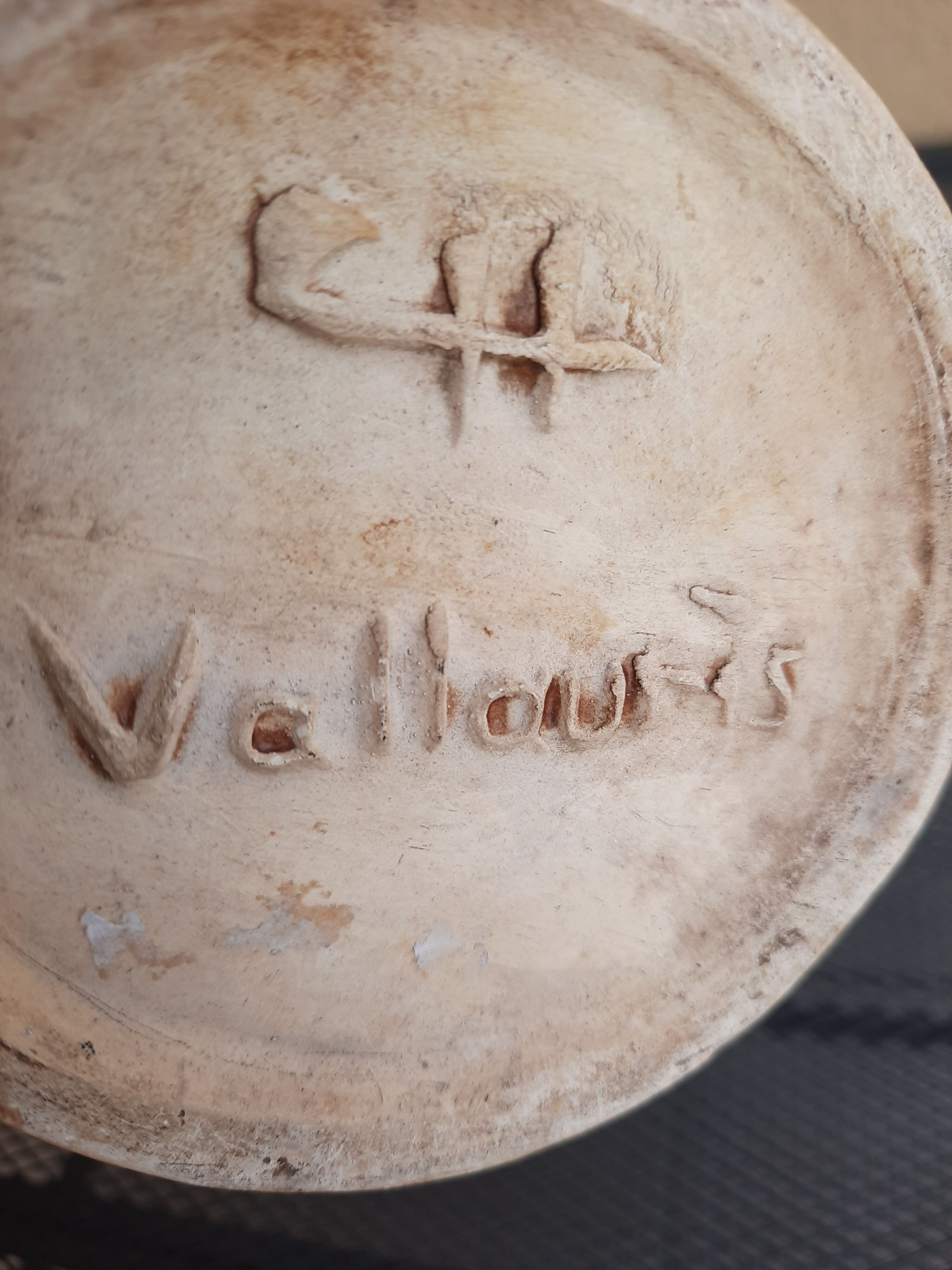 Earthenware pitcher signed vallauris, brown, orange, green, flammé décor, tbe.