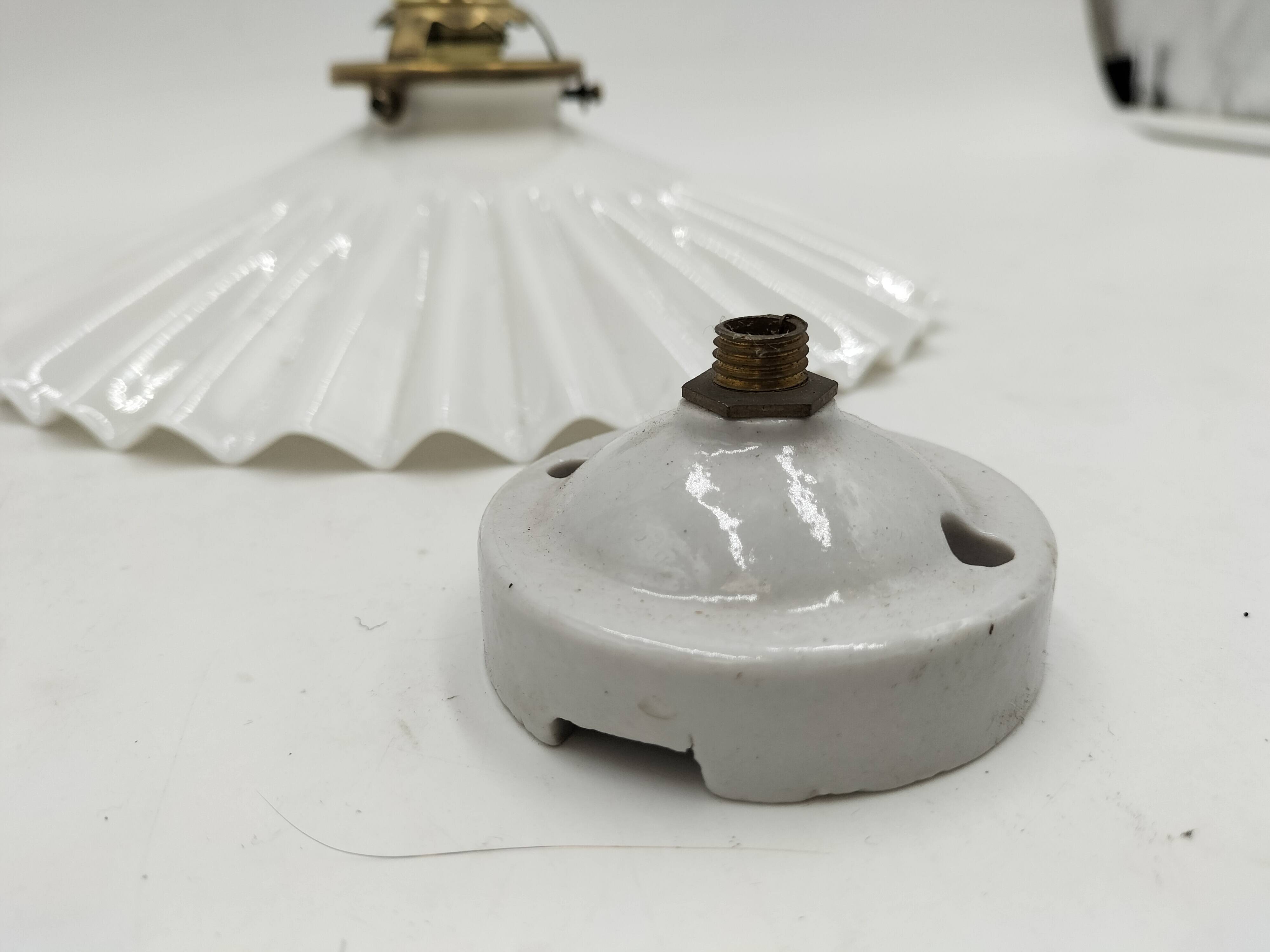 Opaline suspension with ceiling light