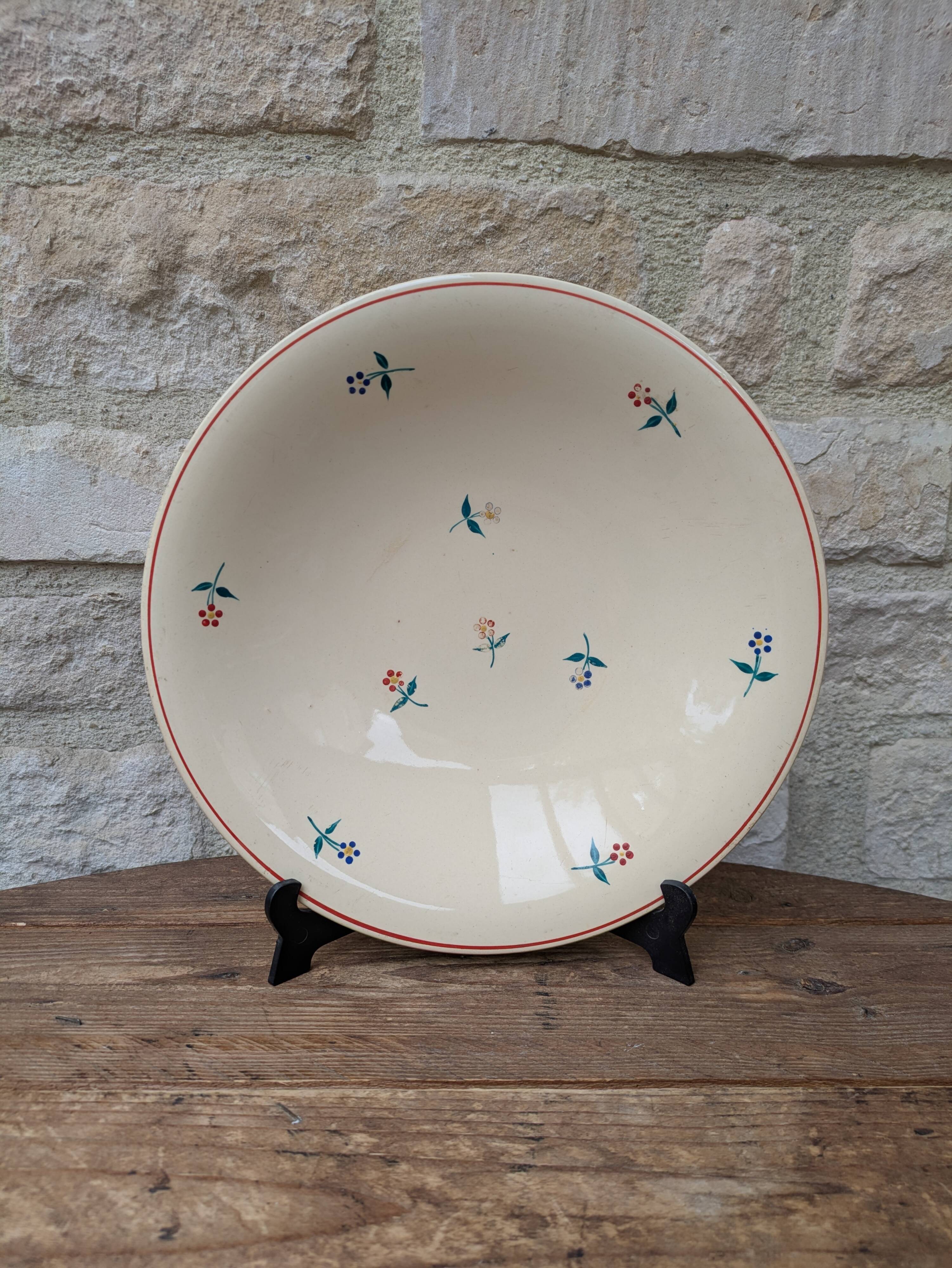 Round serving dish Moulin des Loups Orchies with small flower decoration 25.5cm