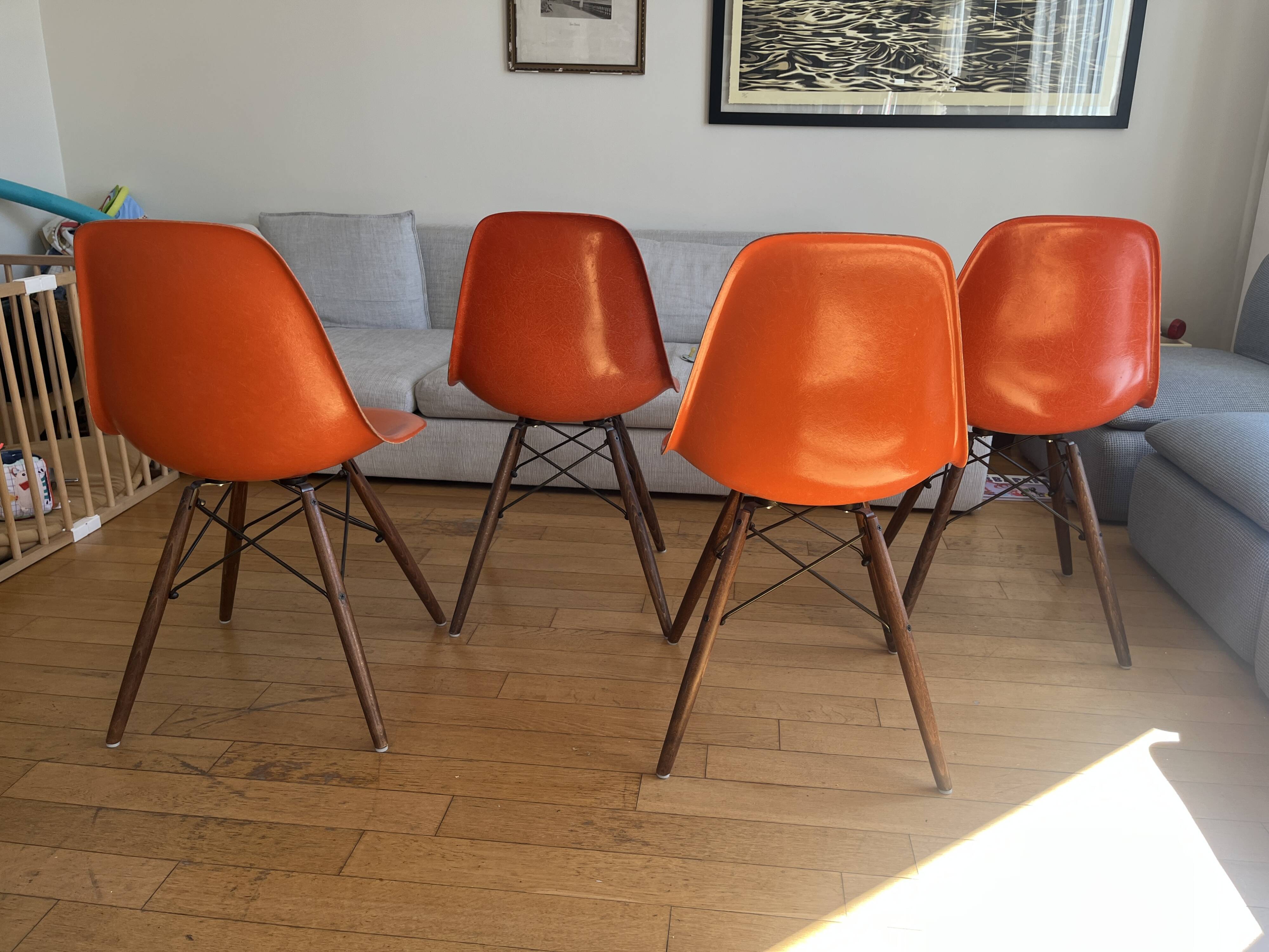 4 Chaises Charles & Ray Eames Herman Miller DSW orange