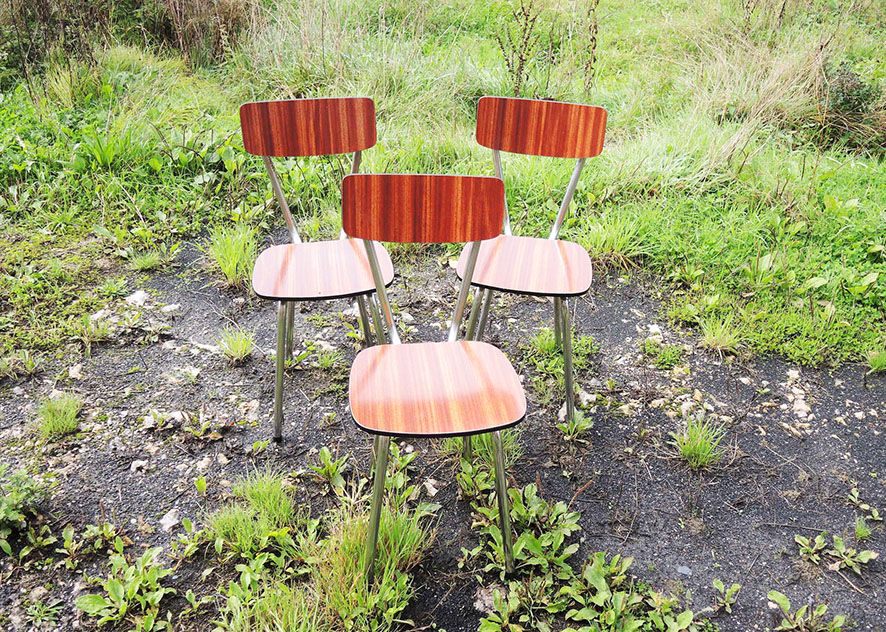 Old Formica table wood finish and 3 chairs