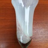 Vase trompette sur pied en verre soufflé.