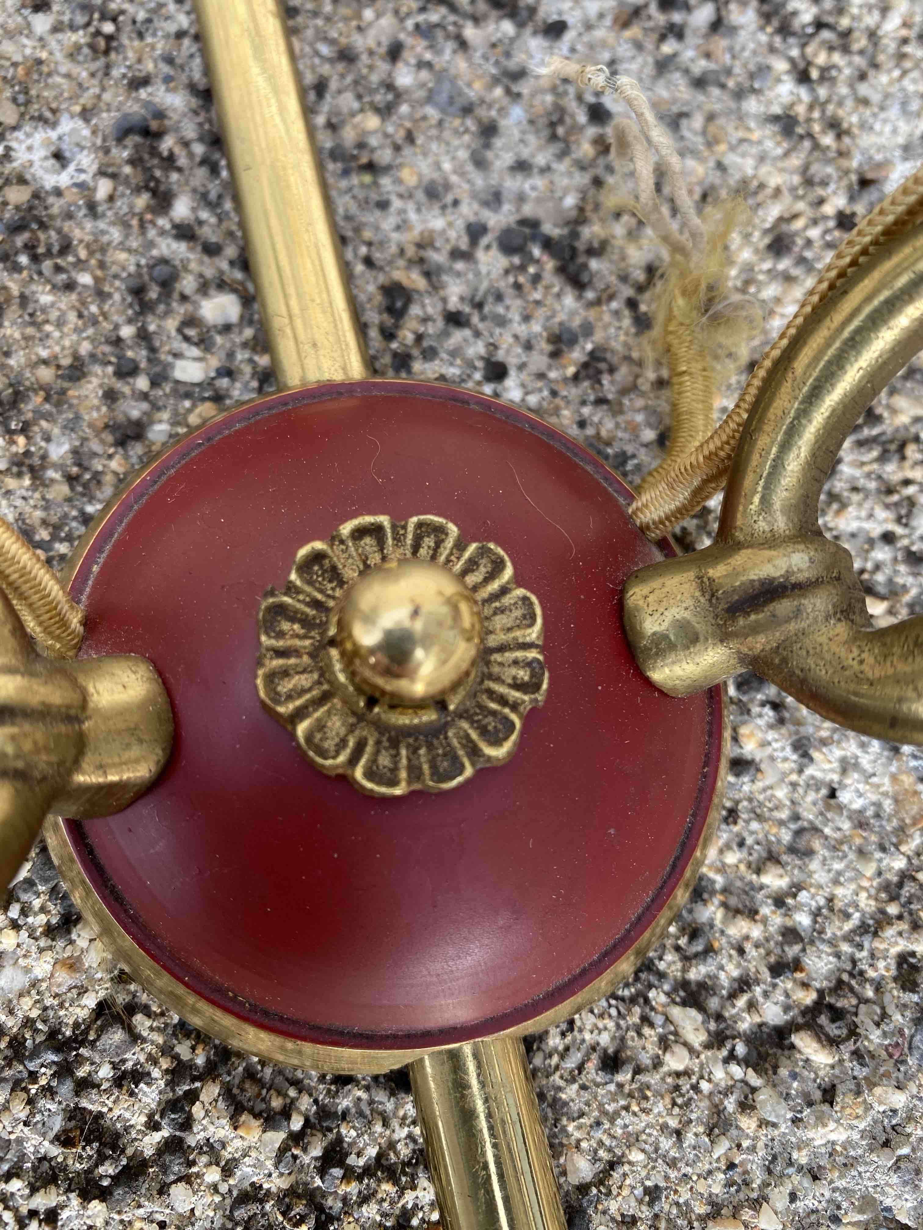 Empire-style arrow wall light