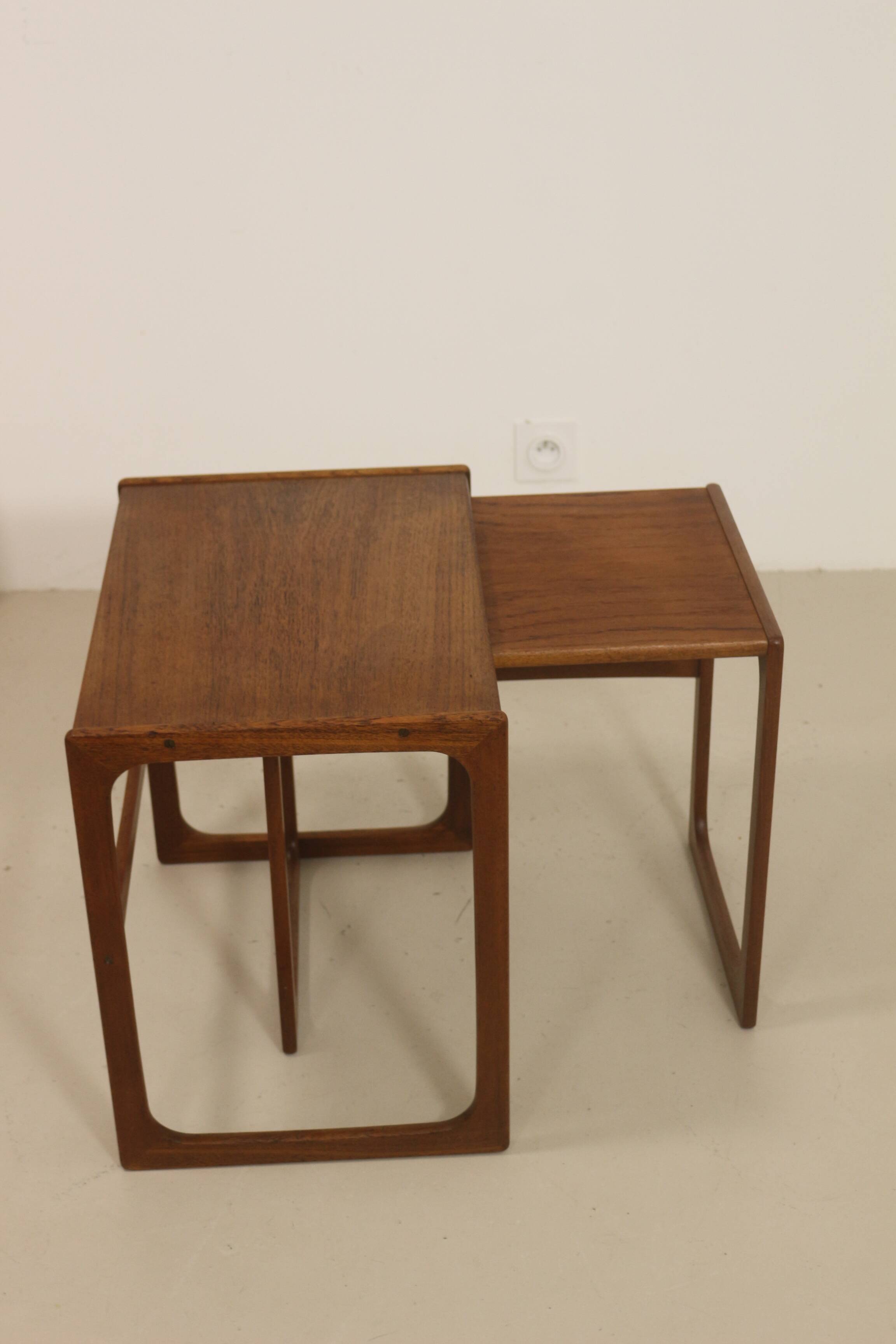 Scandinavian nesting tables rn teak year 60. Ref twiny.