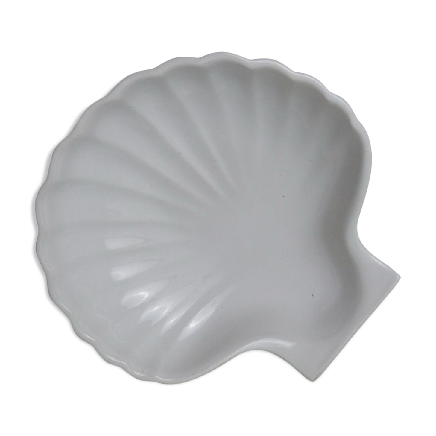 White ceramic shell pocket tray