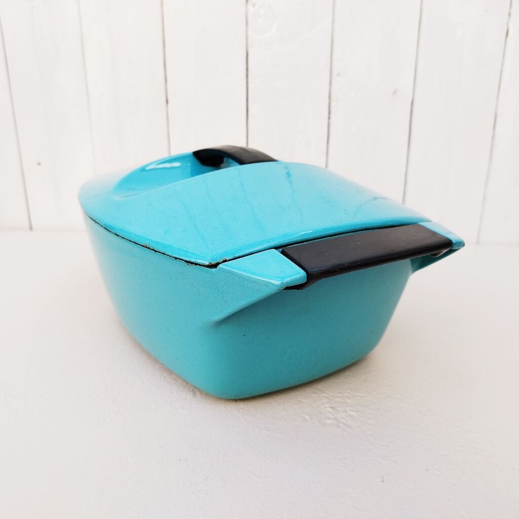 Enamelled cast iron casserole le Creuset Raymond Loewy