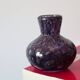 Petit vase en verre bullé et soufflé violet