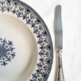 Assiette creuse terre de fer oriental