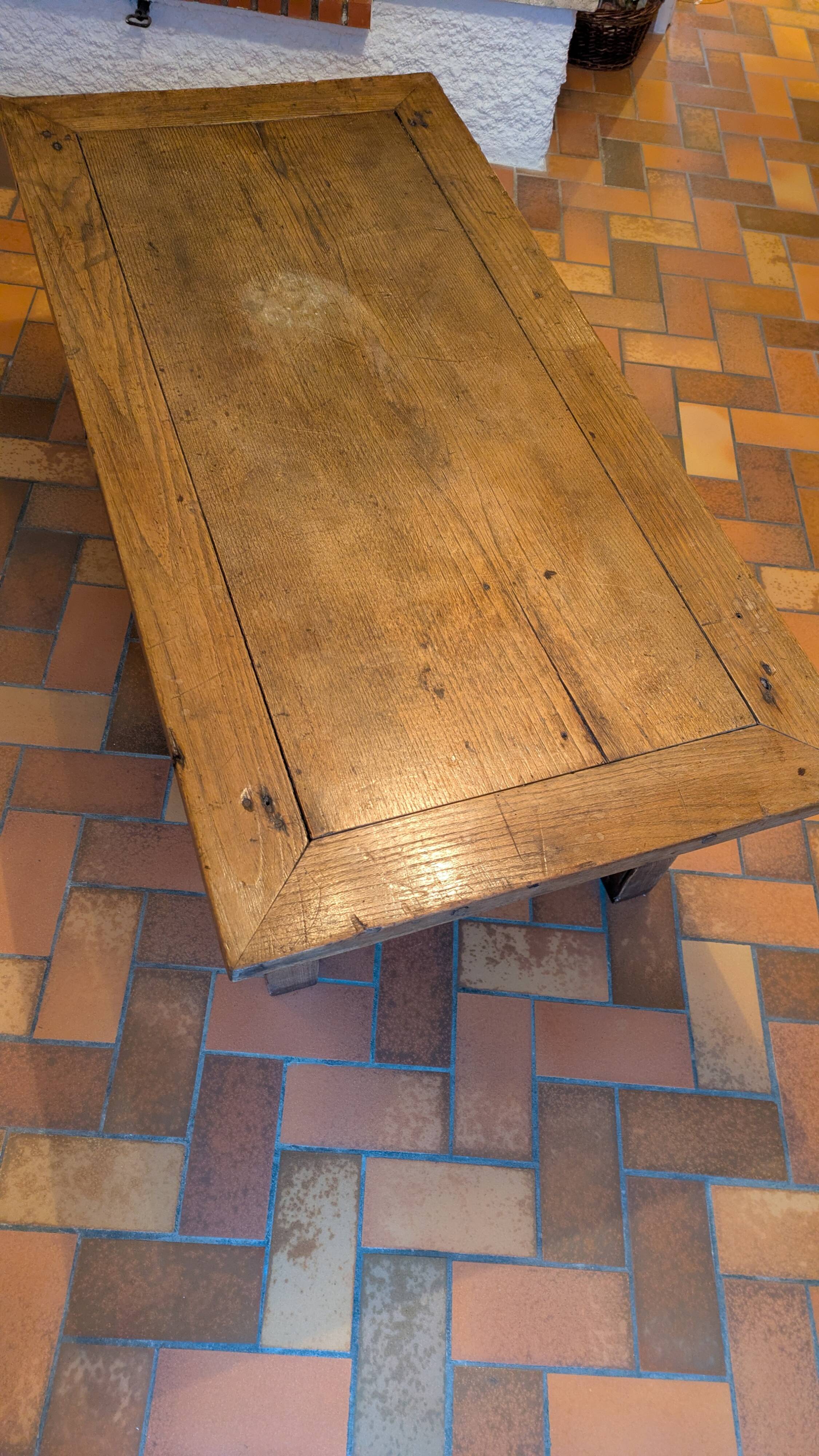 Solid oak coffee table in the style of a maie.