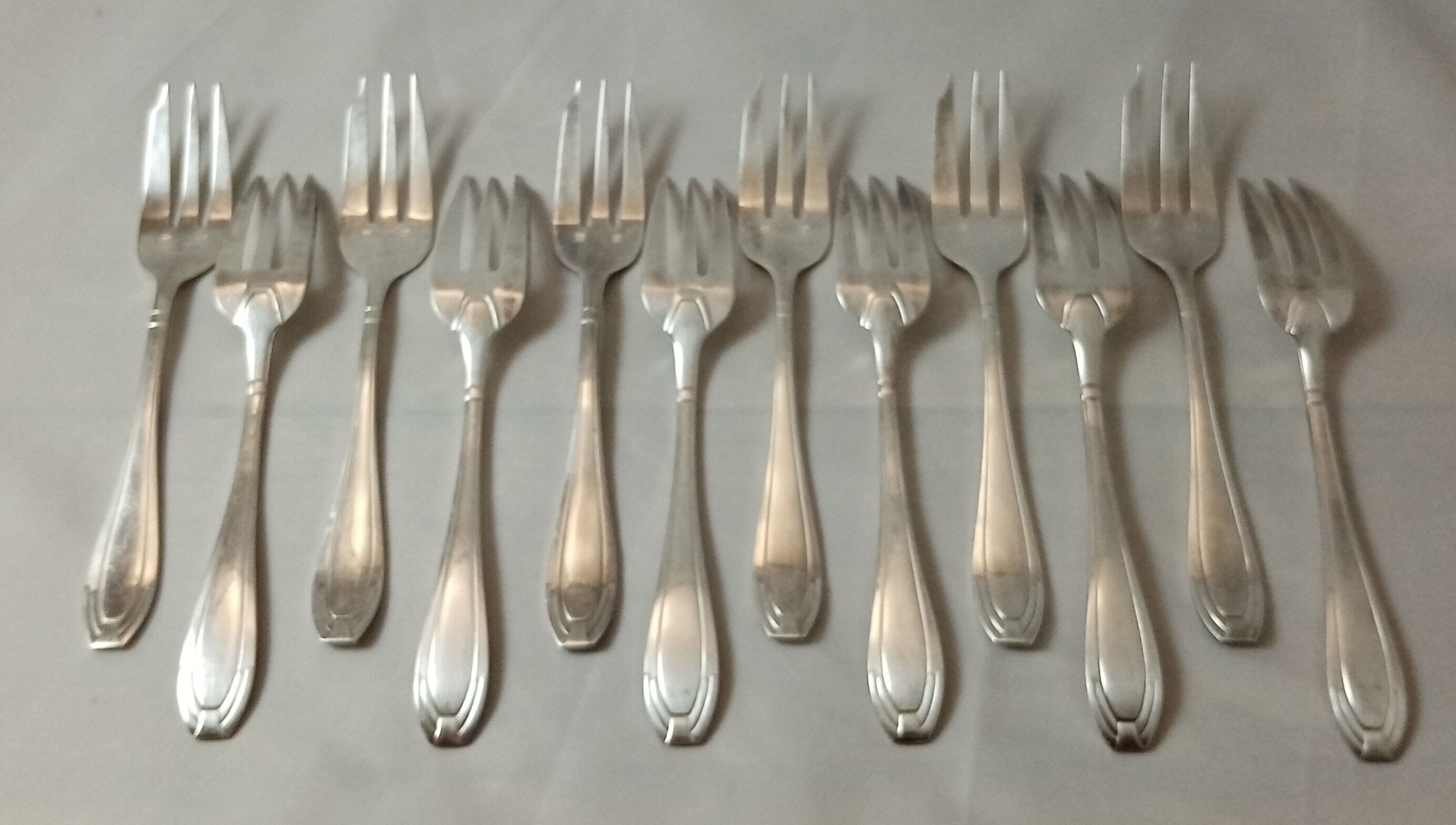 Suite 12 dessert forks silver metal era art deco