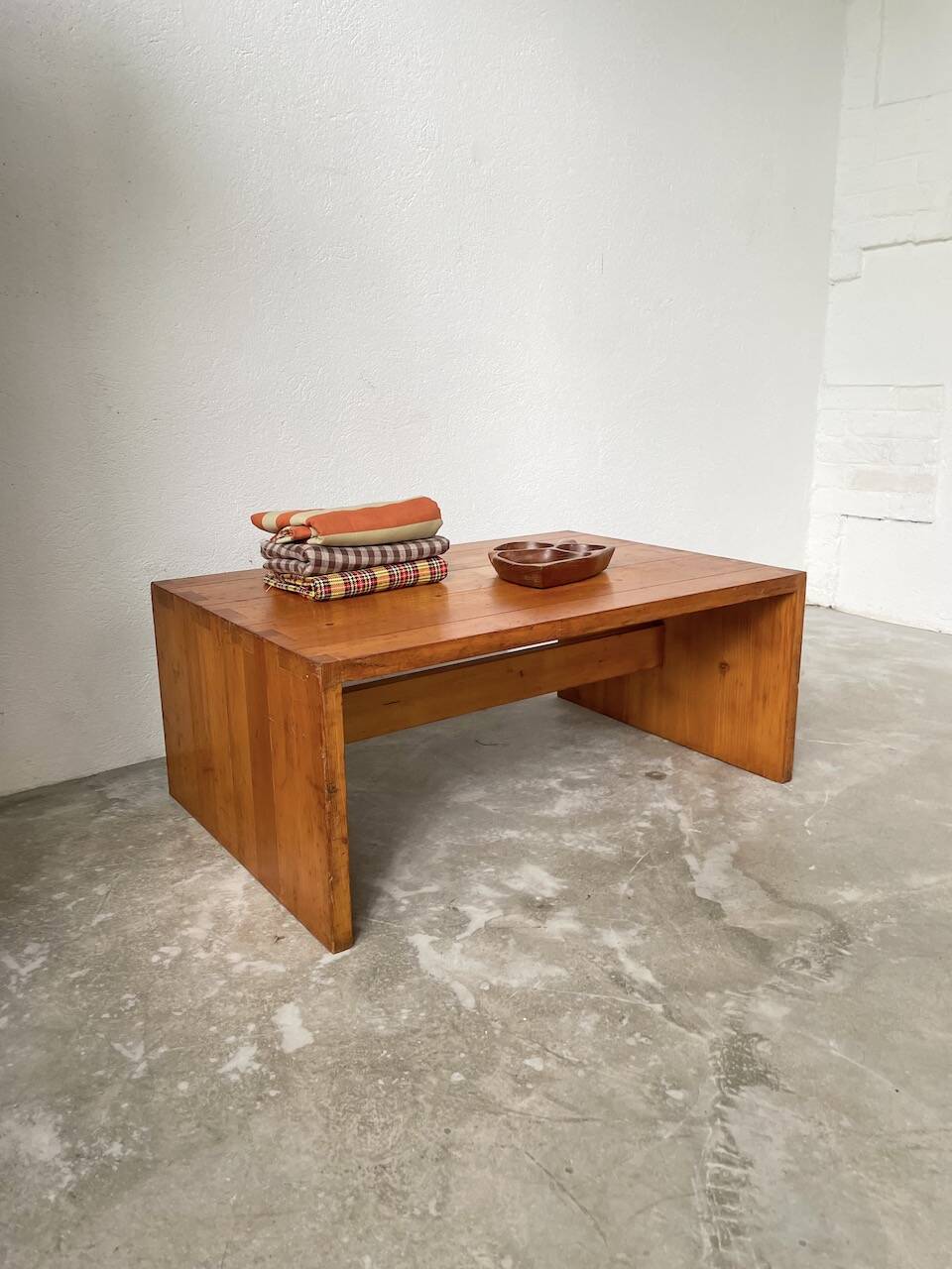Maison Regain pine coffee table