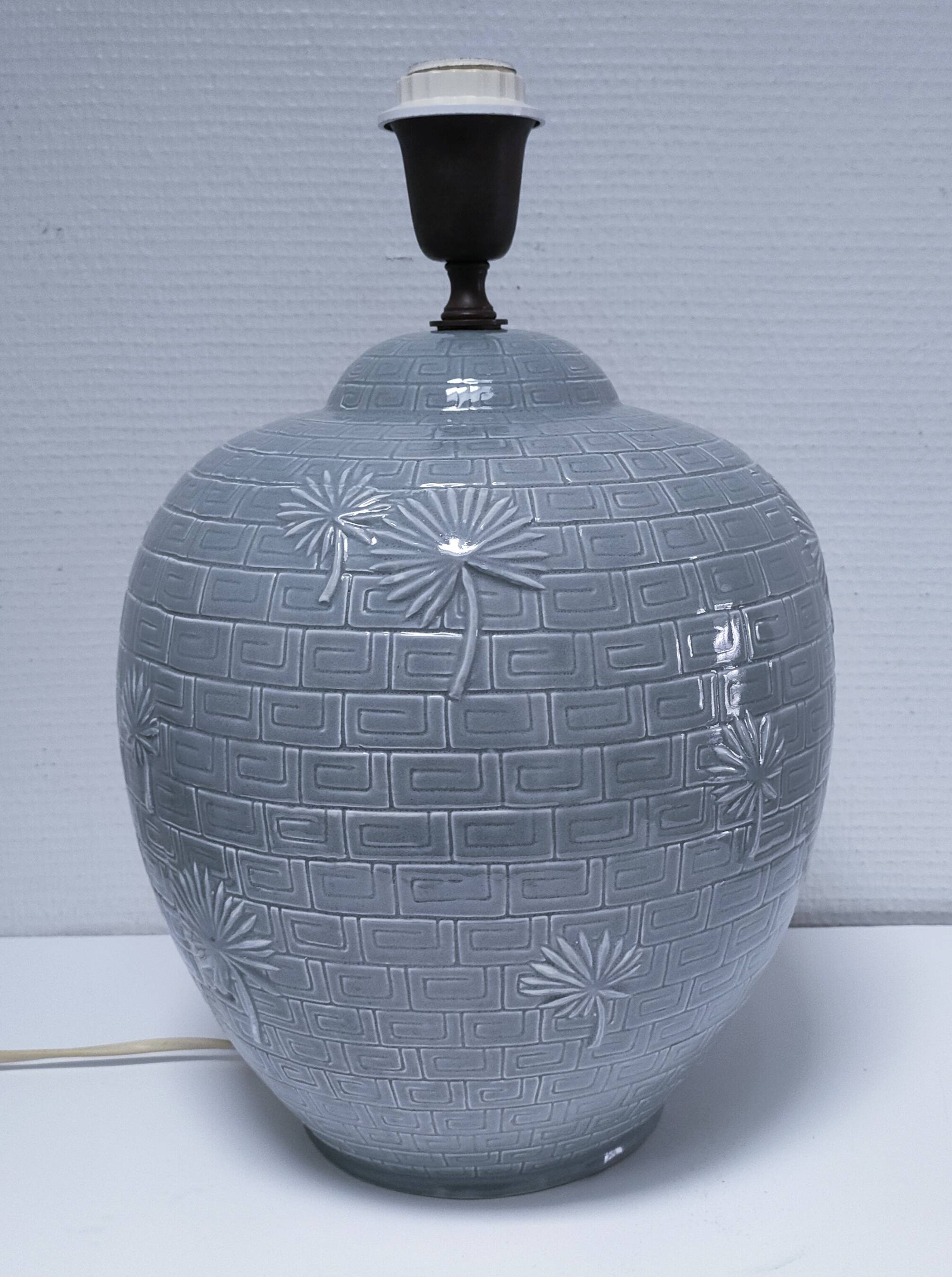 ceramic lamp in the shape of an XL pot, palm leaf decor, 80s