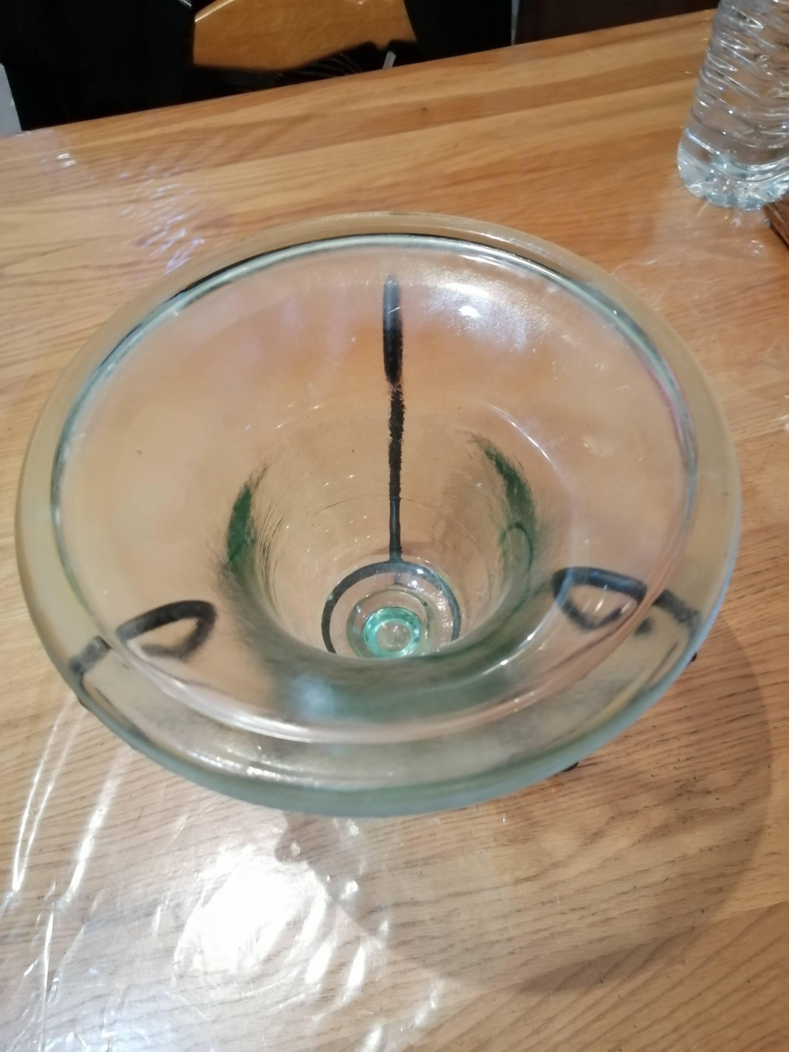 Vase en verre sur pieds fer forgé vintage