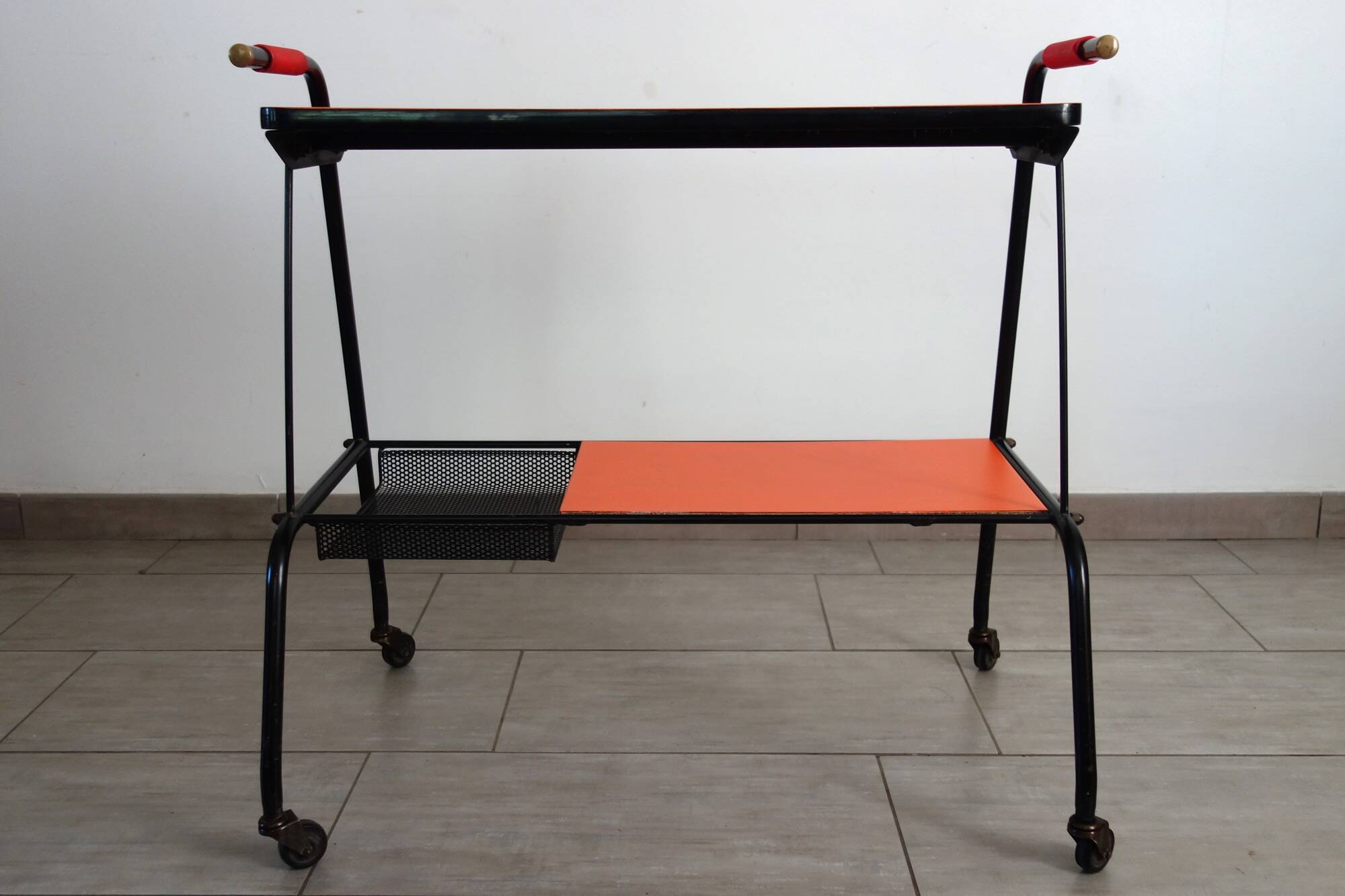 Desserte vintage orange métal perforé