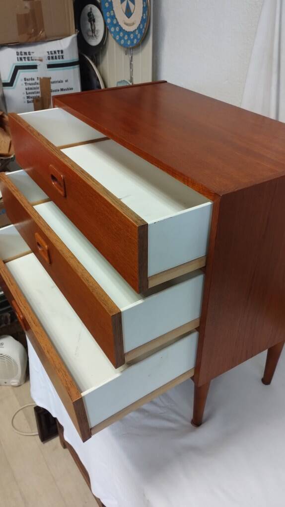 Small Scandinavian teak chest of drawers or bedside table from the 60s