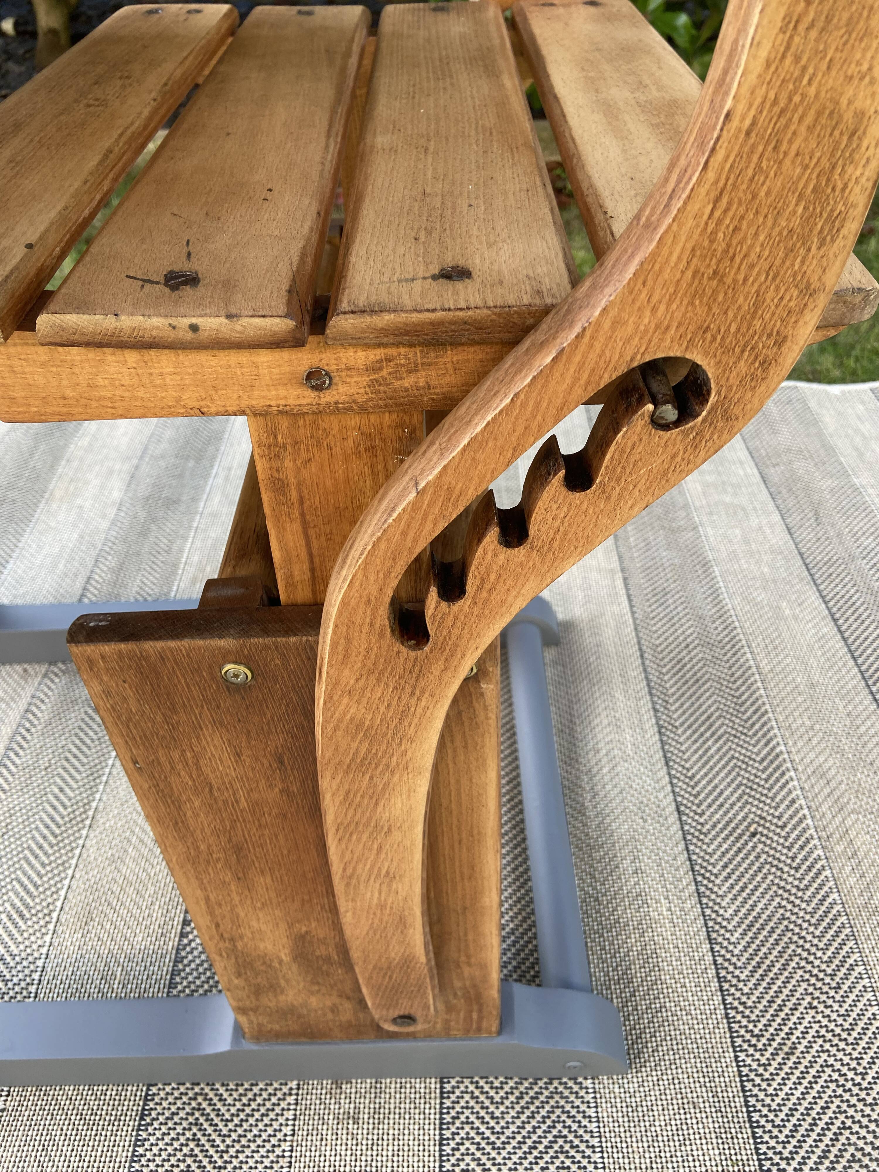 School desk with height-adjustable seat
