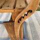Pupitre d'écolier avec assise réglable en hauteur