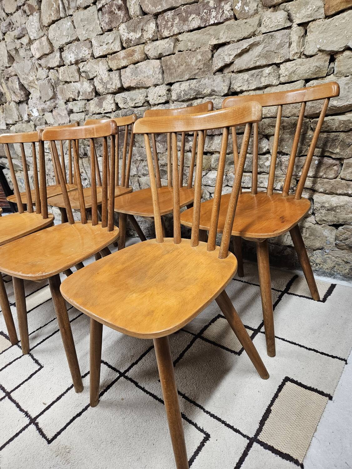 Lot de huit chaises barreaux vintage  bistrot auberge  1960