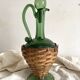 Carafe italienne vintage en verre et osier
