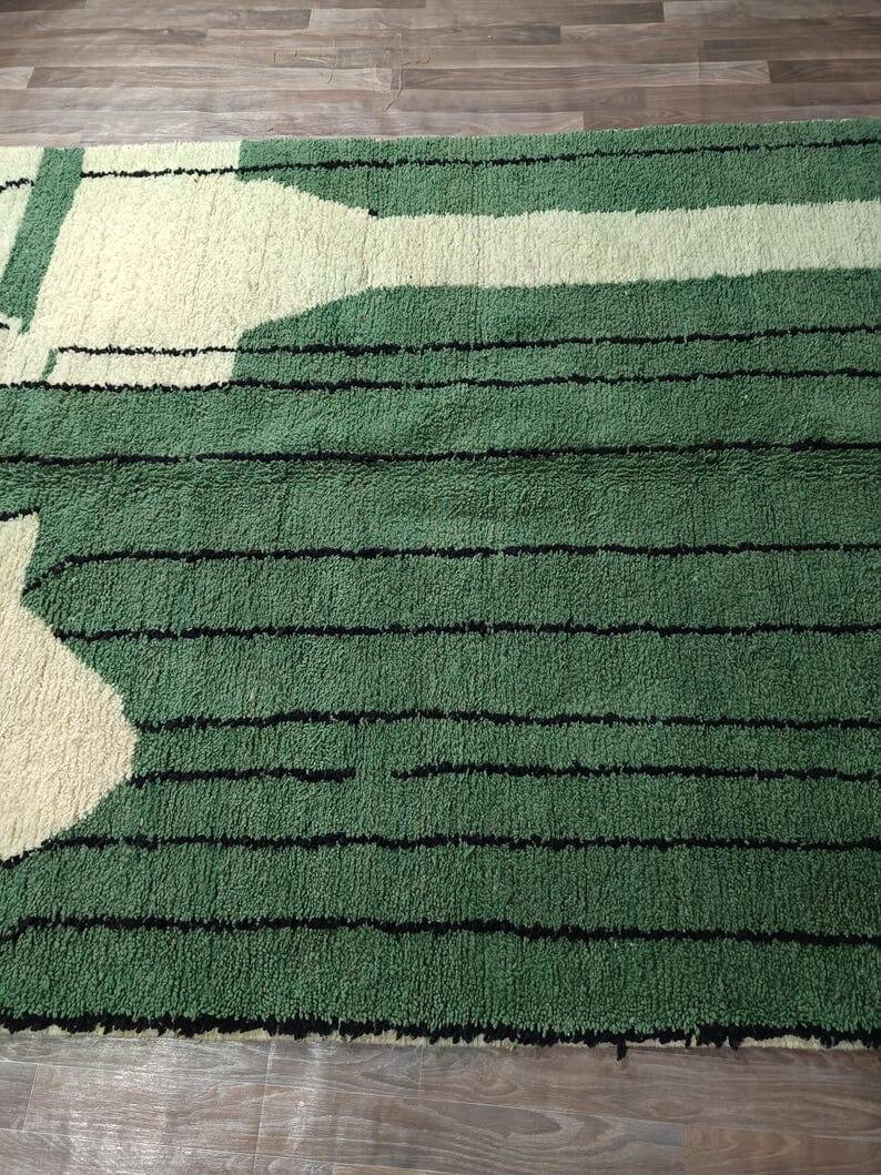 Traditional pure wool rug from Oued Zam, size 150 x 250 cm.