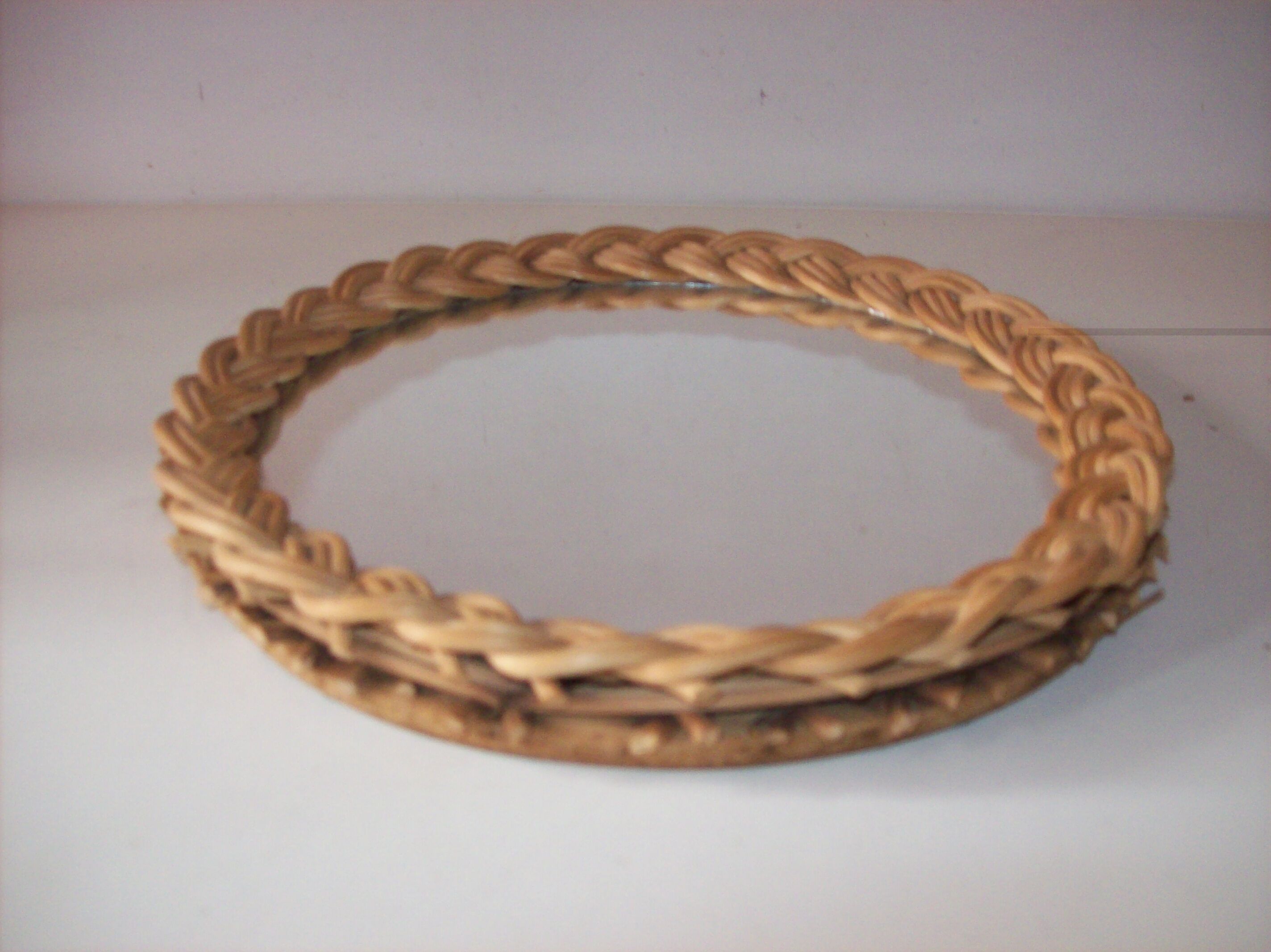 Wicker mirror in its juice