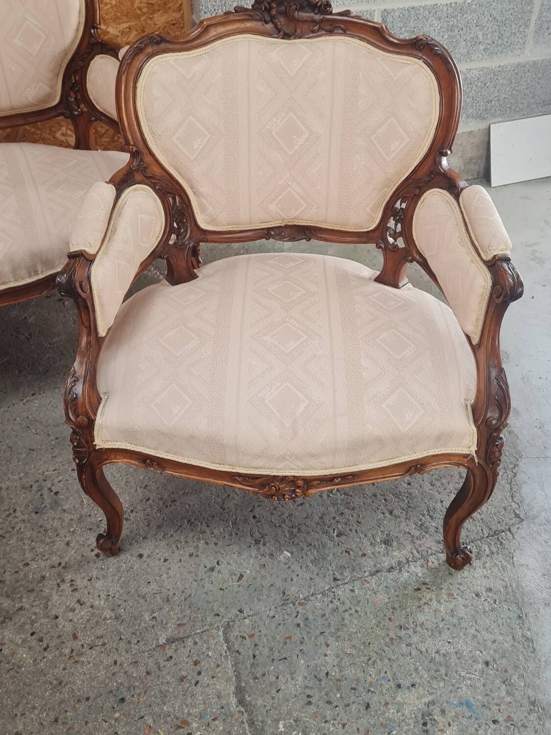 Salon 5 pièces en noyer Louis XV