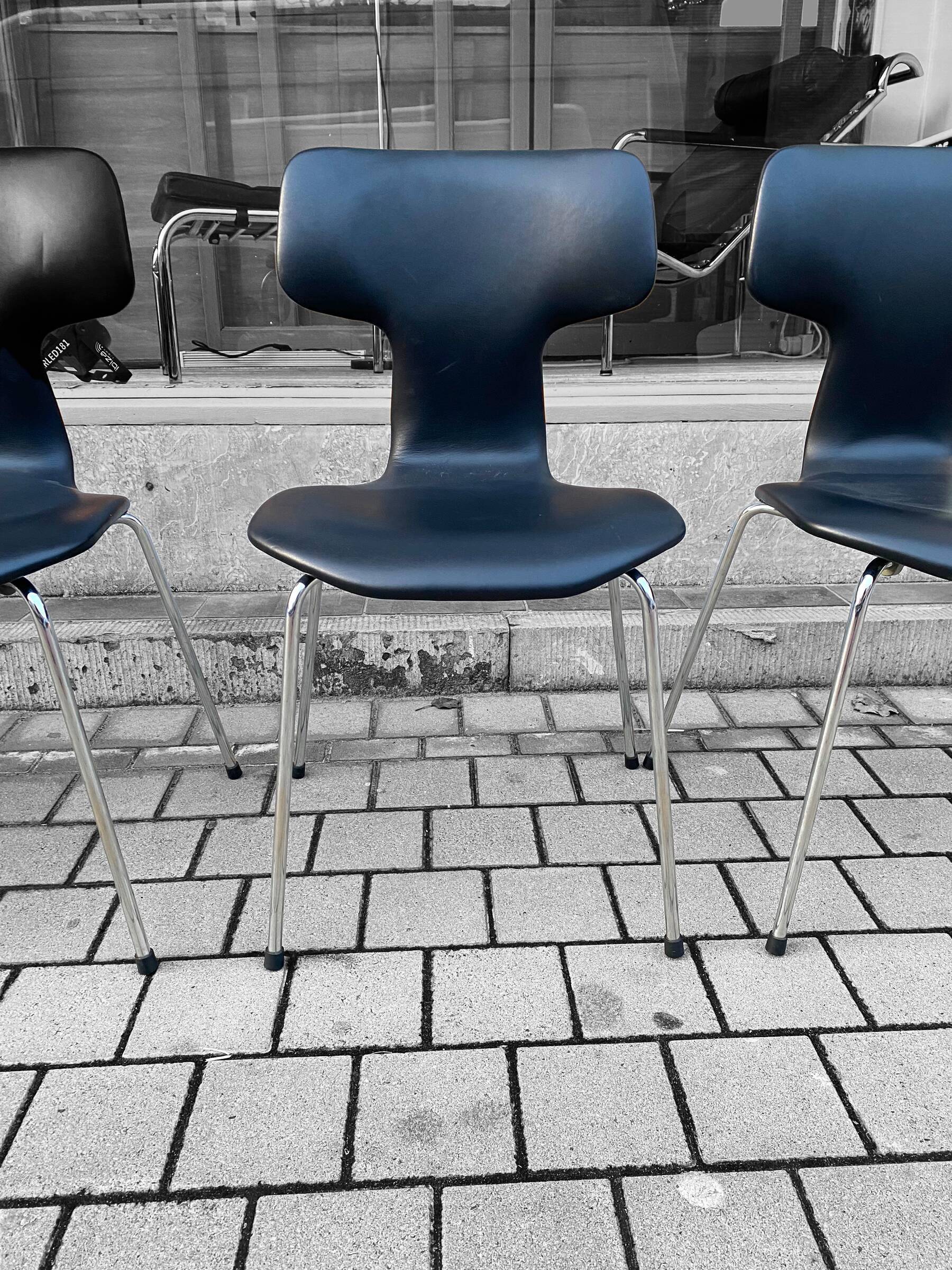 Set of 6 Hammer chairs in black leather, by Arne Jacobsen for Frits Hansen