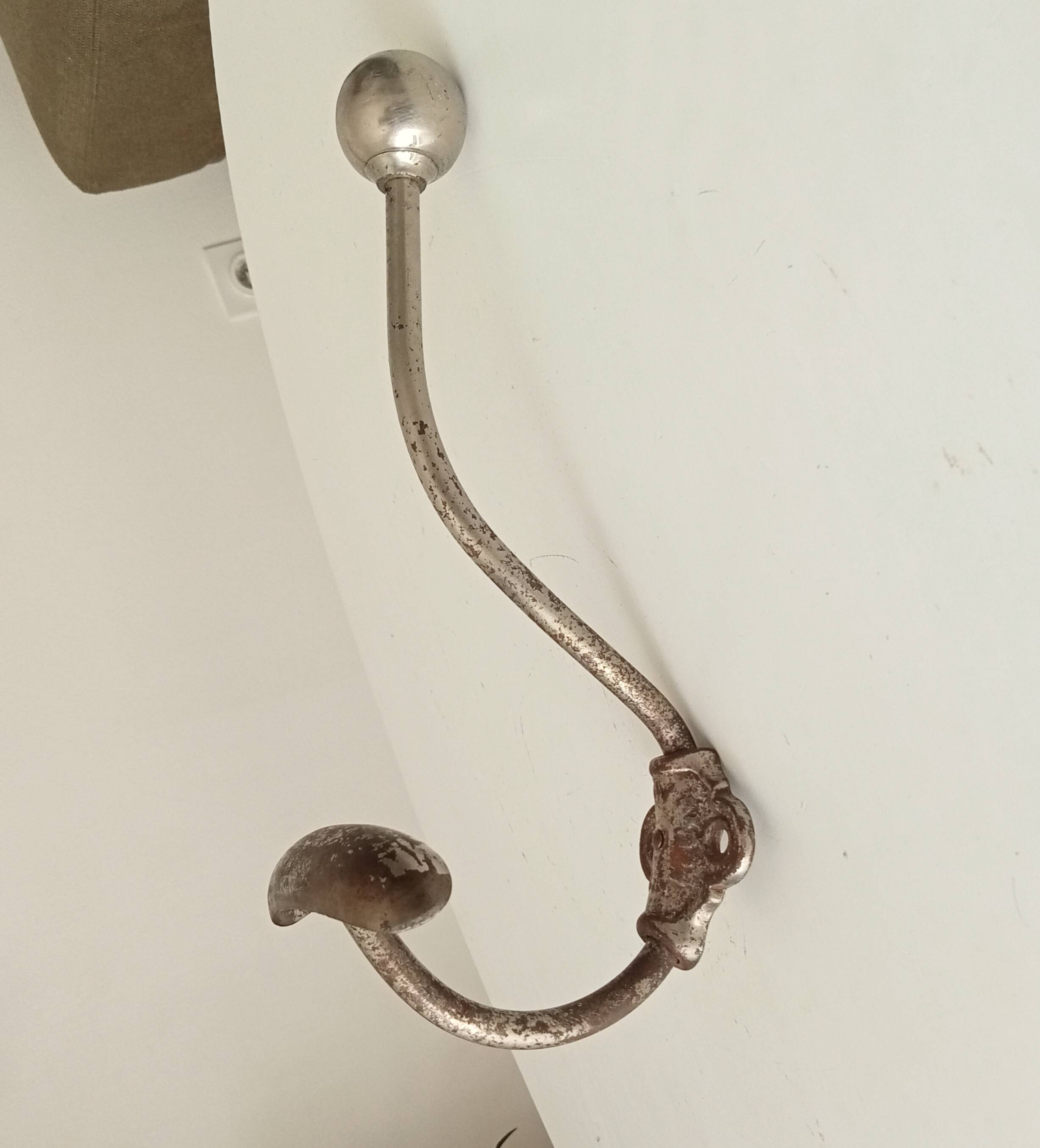 Patère porte manteau mural ancien en acier