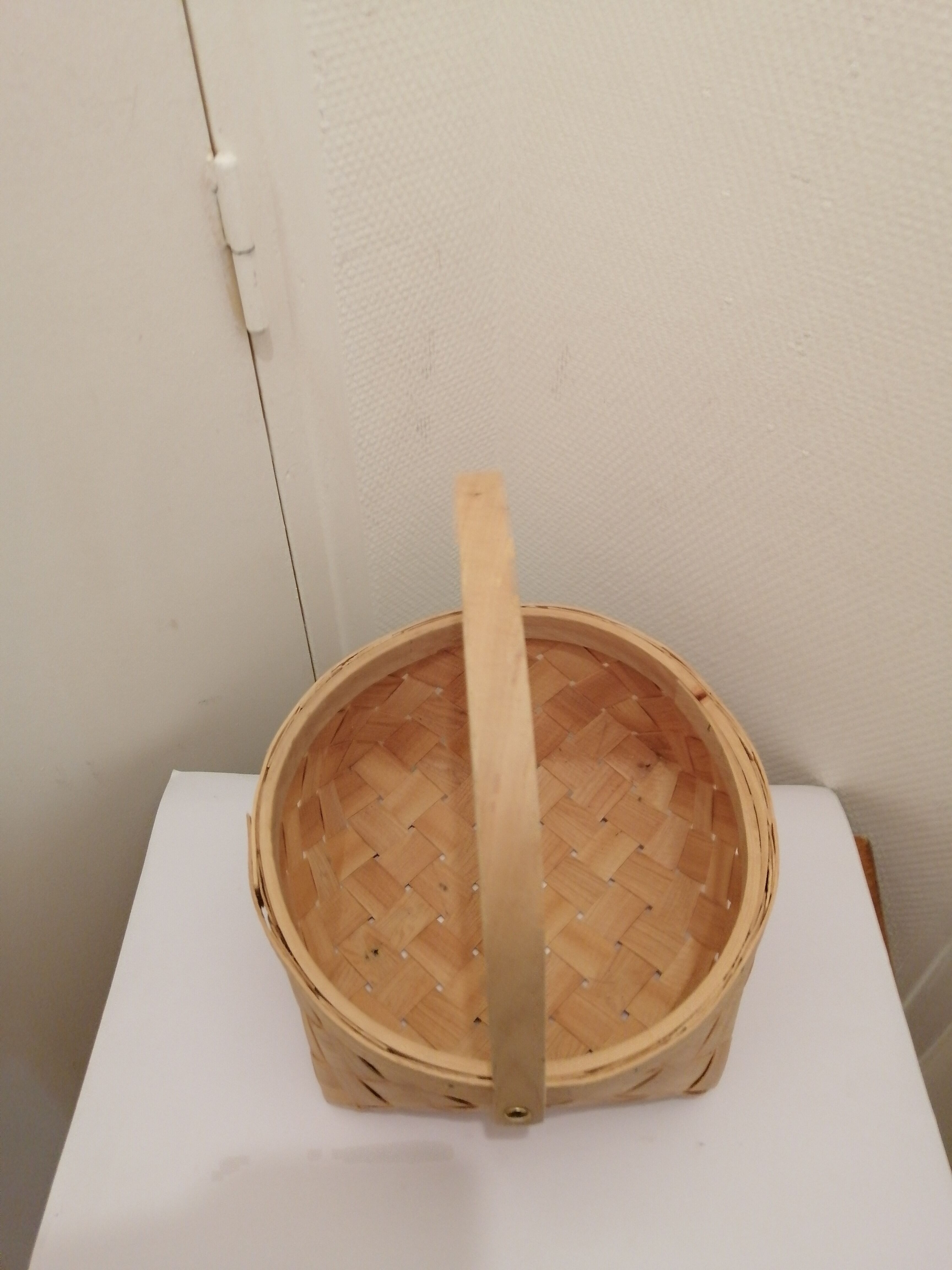 Wooden basket with slats