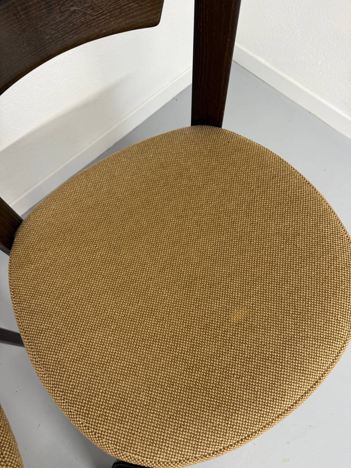 Set of 4 Girsberger Scandinavian style chairs from the 80s, vintage wood