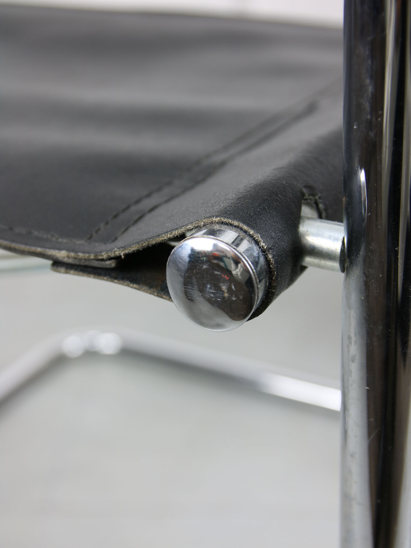 Vintage Bauhaus Cantilever S34 Leather Chair