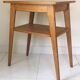 Guéridon pieds compas 1950 en bois clair, desserte, table d'appoint