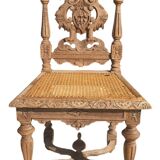 Chaise en chêne naturel sculpté